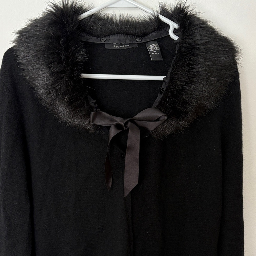 Black cashmere Sweater with Faux Fur Collar